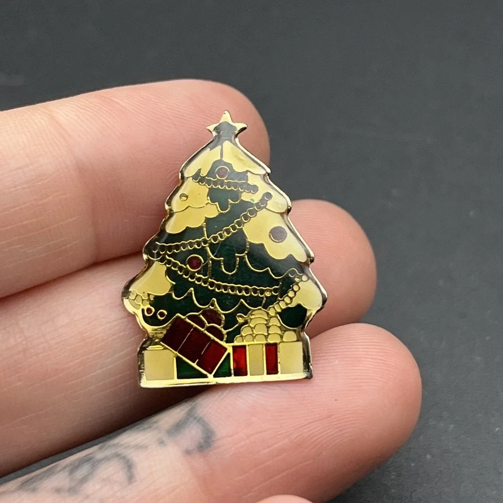 Christmas Tree Presents Gifts Holiday Lapel Hat‎ Pin